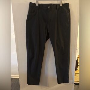 Vuori Men's Black  Meta Pant Size 36 Casual  Whith Pockets  126